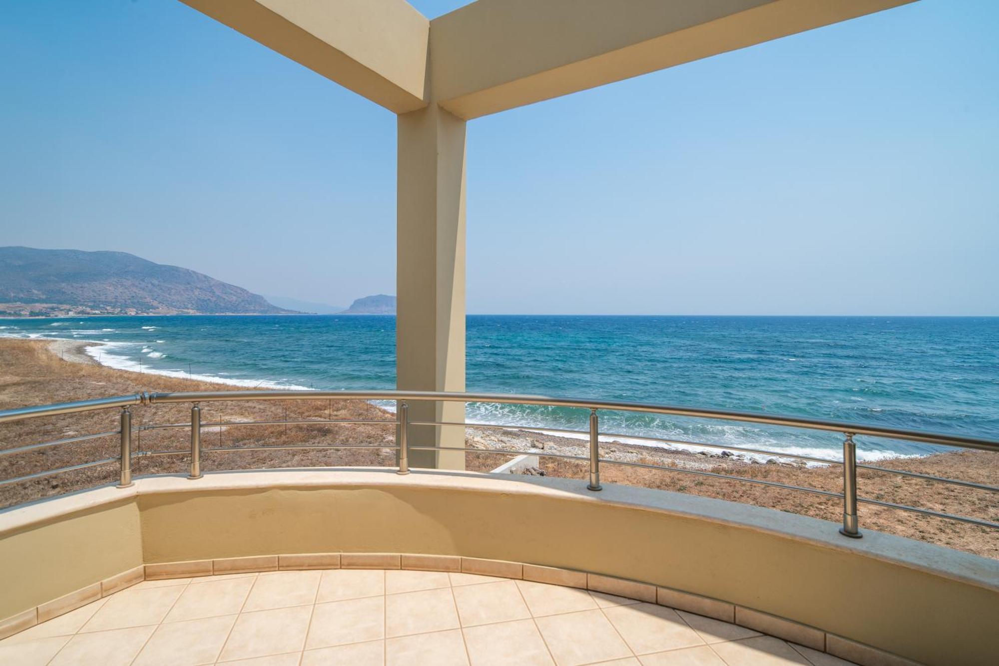 Spacious Beachfront Maisonettes With Stunning Views & A Private Beach Monemvasía Camera foto